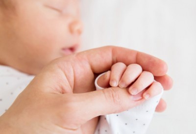 Советы, как и чем новорожденному стричь ногти