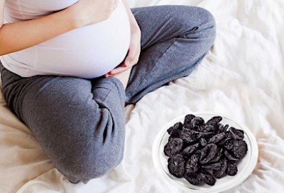 Чернослив при беременности: чем полезен и как выбрать