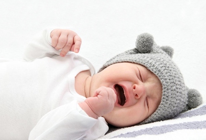Кишечные колики у новорожденных: причины и как помочь
