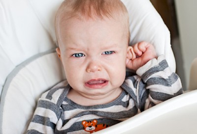 Пробка в ухе у ребенка: как распознать и удалить