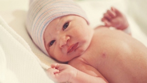 Когда зарастает родничок у новорожденных: нормы и отклонения