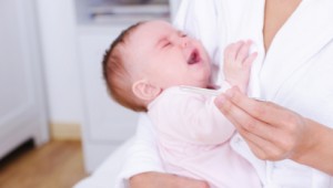 Температура у новорожденного: причины появления, когда сбивать и чем