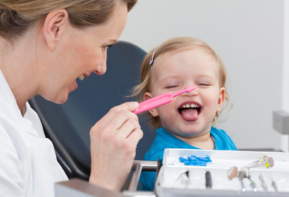 Малыш на приему у стоматолога